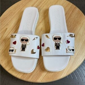 KARL LAGERFELD womens Jeslyn Flat Sandal Slide With Pins